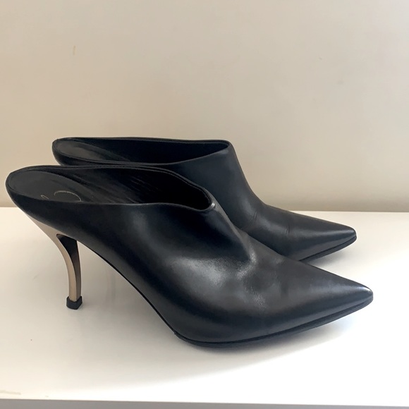 Delman Black leather shoes with metal heels. - Picture 2 of 6